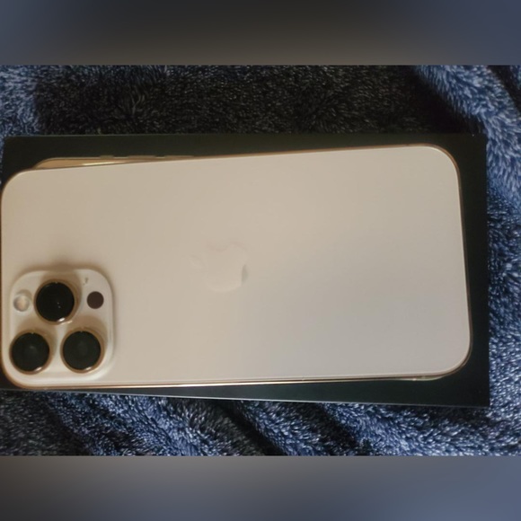IPHONE 12 PRO MAX 256GB GOLD - Picture 2 of 7
